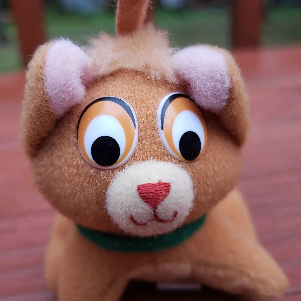 1988 The Walt Disney Company 'Oliver The Cat' Plush Ornament